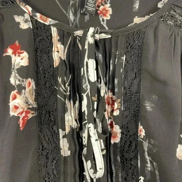 White House Black Market Floral Blouse Size 2 Black Long Sleeve Chiffon Top - Picture 6 of 7